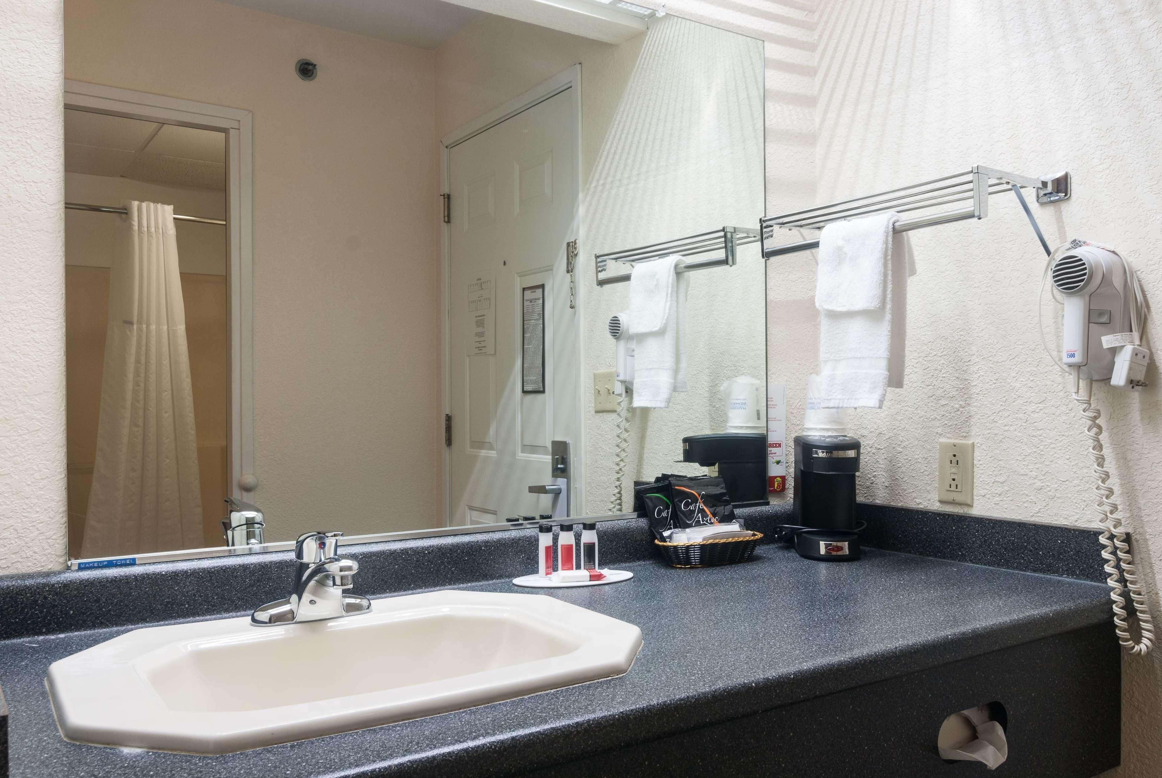 Super 8 By Wyndham Arkansas Ks Motel 2*