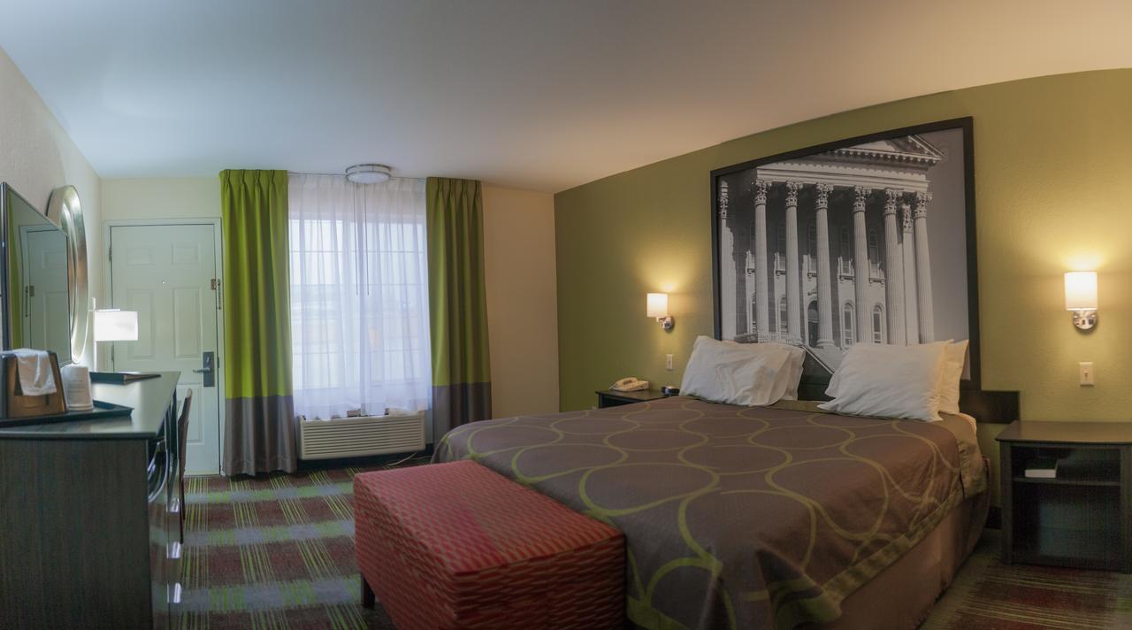 Super 8 By Wyndham Arkansas Ks
